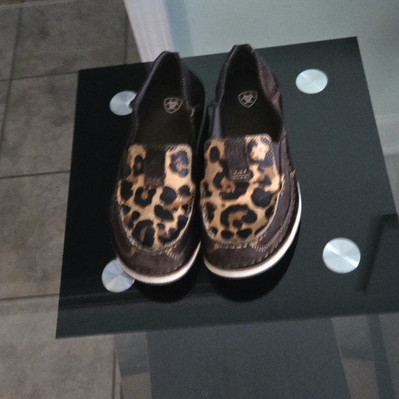 Ariat Cruiser  Cow Print Chocolate Chip Suede Size 6.5 Leopar Ahir -On Women's - Picture 2 of 8